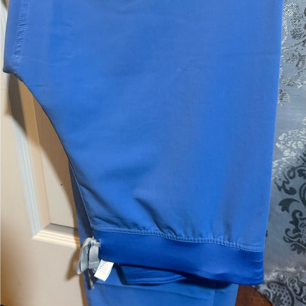 Figs scrubs set 
TOP is XL
Pants is large